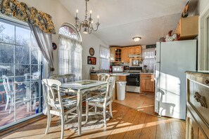 Interior - Ellis River Cottage ~ 3 Mi to Attitash Mountain! (Glen)