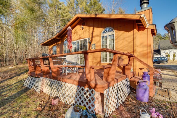 Terrace/patio - Ellis River Cottage ~ 3 Mi to Attitash Mountain! (Glen)