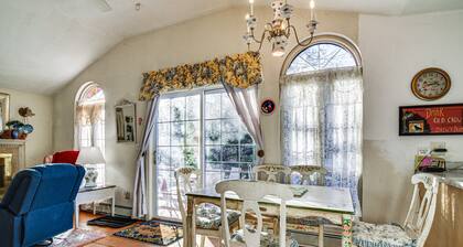 Ellis River Cottage ~ 3 Mi to Attitash Mountain!