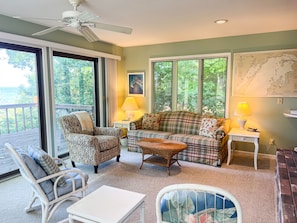 Living area - Sunset Landing - Private Sandy Beach, Lamkin Drive 3 BD, 2 BATH (Sleeps 6) (Harbor Springs)