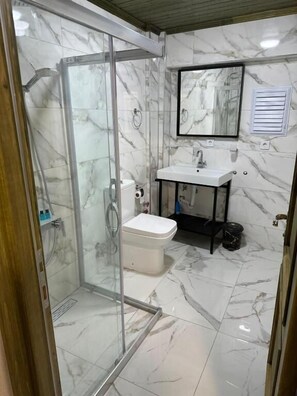 Basic Room | Bathroom | Free toiletries, hair dryer, slippers - Scala Hotel  (Cesme)