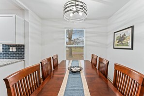Dining - TN Legends Retreat 3Bd/2Ba (Murfreesboro)