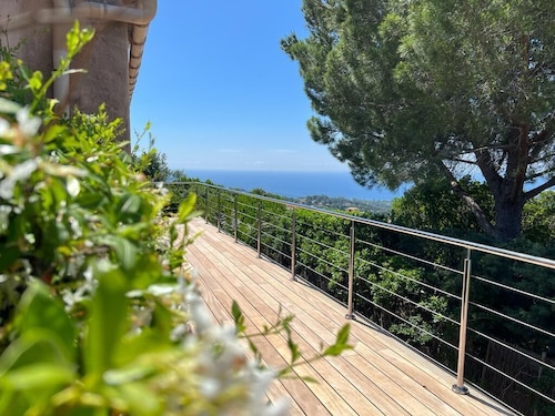 Villa vue mer et Collines