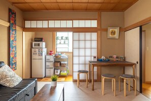 Interior - Yoyogi Ivy Full | 2BR Unit with King Sized Bed (Shibuya)