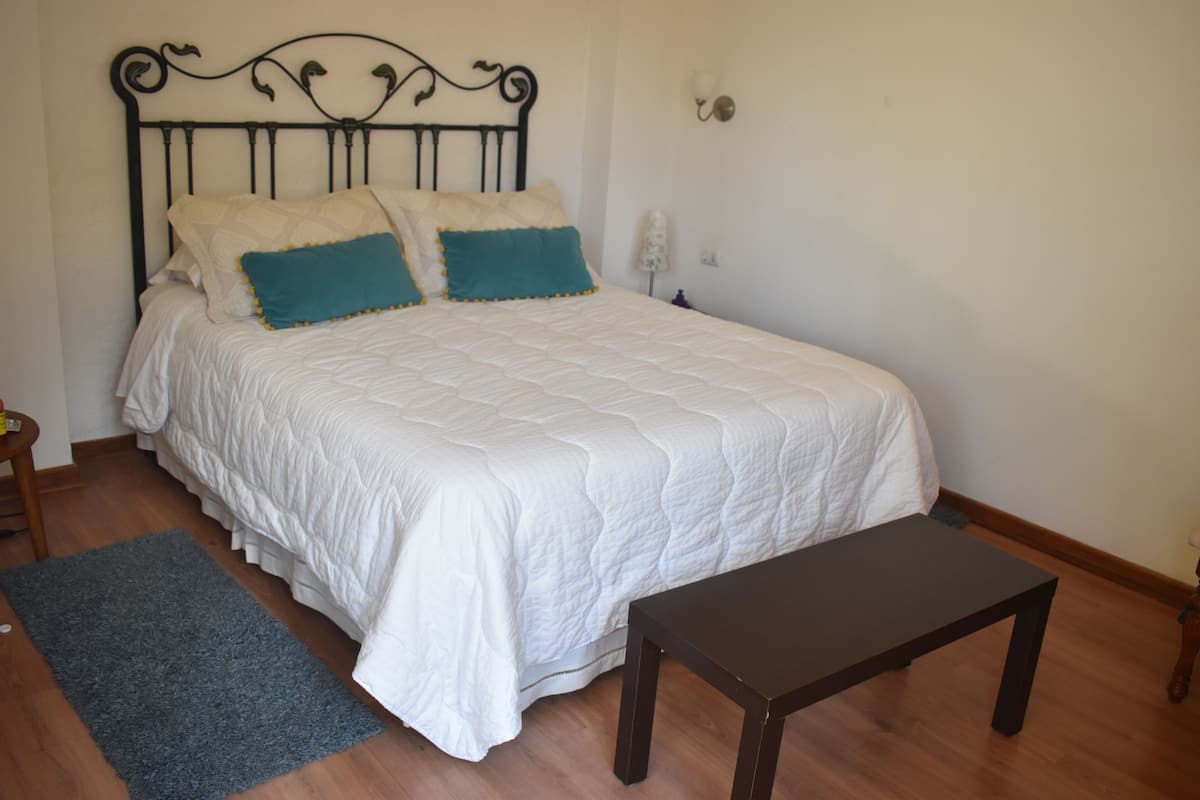 Chambre Double | Wi-Fi gratuit, ameublement personnalisé