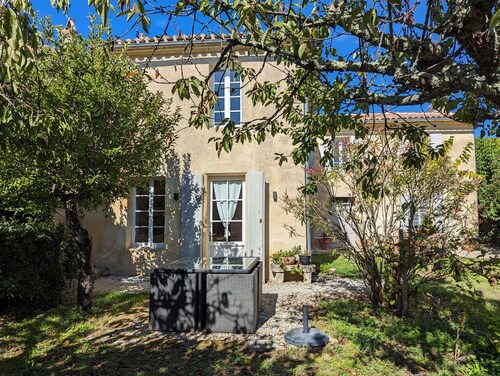 Bello Viso, Proche Saint Emilion Dans un Écrin de Verdure au Milieu des Vignes
