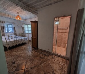 2 sovrum, strykjärn/strykbräda, resesäng och gratis wi-fi