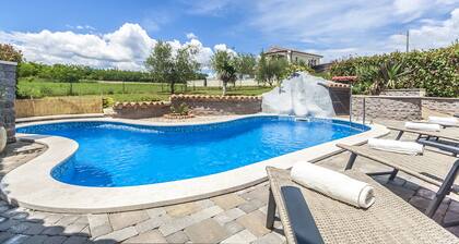 Gemütliches Pool House Tomas, in der Nähe von Pula, mit 2 Schlafzimmern