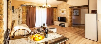 Gemütliches Pool House Tomas, in der Nähe von Pula, mit 2 Schlafzimmern