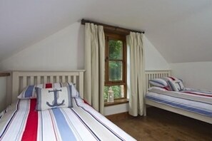 2 bedrooms, free WiFi, bed sheets - Coach House - a charming converted barn, private location in Bantham South Devon (Bantham Kingsbridge)