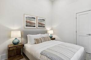 2 Schlafzimmer, Schreibtisch, Bügeleisen/Bügelbrett, Reisekinderbett