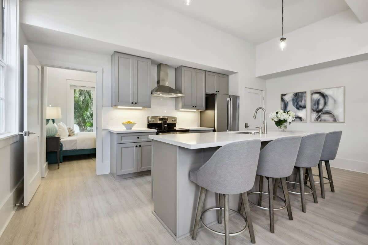 雪櫃、微波爐、焗爐、爐具