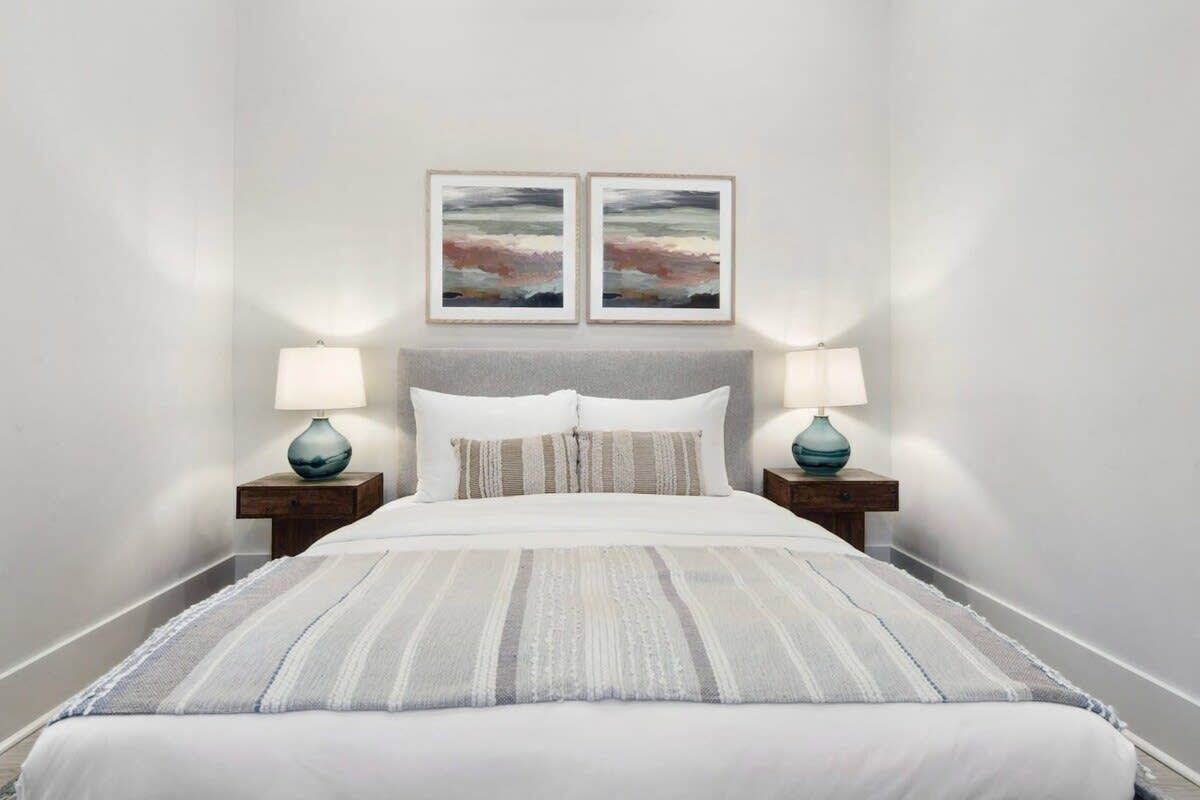 2 bedrooms, desk, iron/ironing board, travel cot