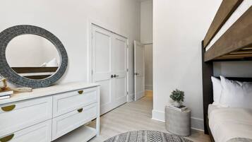 2 bedrooms, desk, iron/ironing board, WiFi (free)