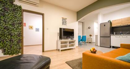 Vesna Convenient Apartment by CHORS