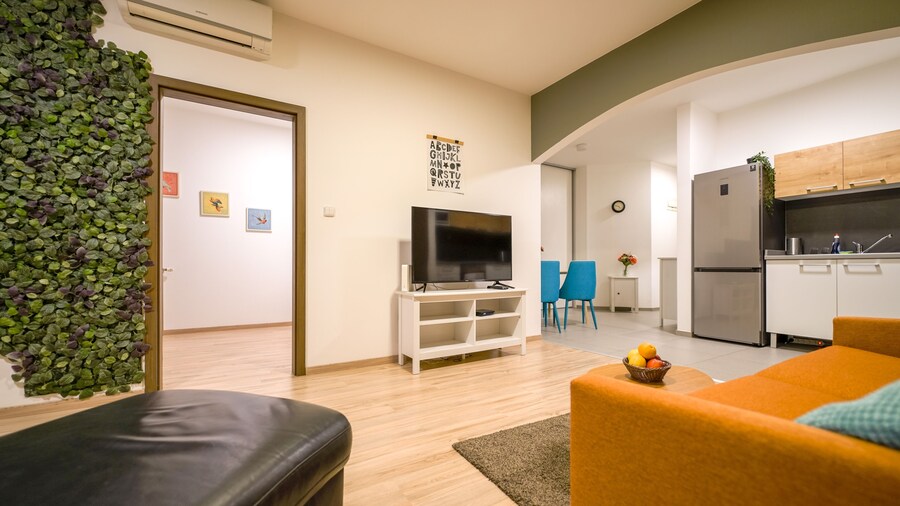 Vesna Convenient Apartment by CHORS