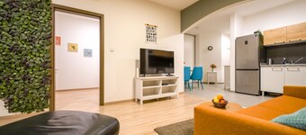 Vesna Convenient Apartment by CHORS