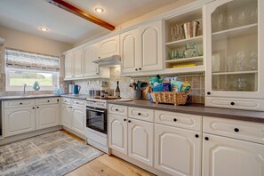 Frigorifero, microonde, forno, lavastoviglie