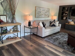 Smart TV, fireplace, books - Hickory Hideaway on Tim`s Ford Lake, Boat rental available (Winchester)