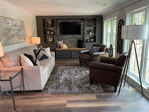 Smart TV, fireplace, books - Hickory Hideaway on Tim`s Ford Lake, Boat rental available (Winchester)