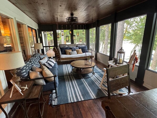 Smart TV, fireplace, books - Hickory Hideaway on Tim`s Ford Lake, Boat rental available (Winchester)