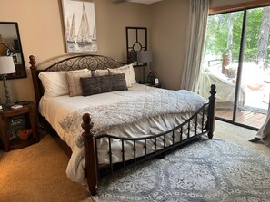 4 bedrooms, iron/ironing board, travel cot, free WiFi - Hickory Hideaway on Tim`s Ford Lake, Boat rental available (Winchester)