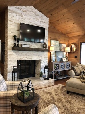 Smart TV, fireplace, books - Hickory Hideaway on Tim`s Ford Lake, Boat rental available (Winchester)