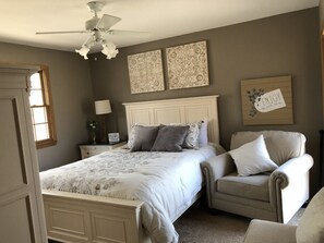 4 habitaciones, tabla de planchar con plancha y cuna de viaje