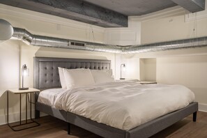 2 chambres, fer et planche à repasser, lit de bébé portatif