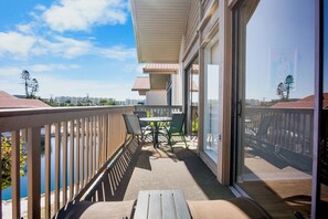Outdoor dining - Condo Near Beach with Shared Pool, Tennis - Our House at the Beach C-205 (Siesta Key)