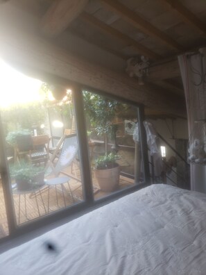 1 habitación, tabla de planchar con plancha, wifi gratis y ropa de cama 