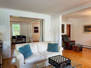 电视、壁炉、电子游戏、书