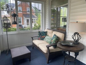 Fernseher, Kamin, Videospiele, Bücher