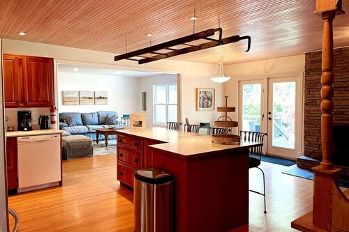 Spacious & Charming Century Home - Wellington