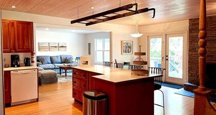 Spacious & Charming Century Home - Wellington