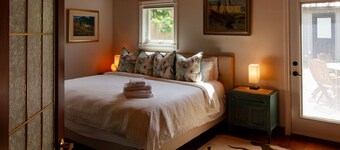 Stylish home with gym! Walk to downtown Picton