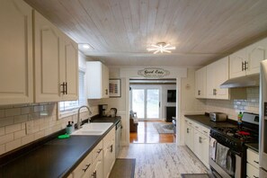 Frigorífic, microones, forn i placa de cuina 