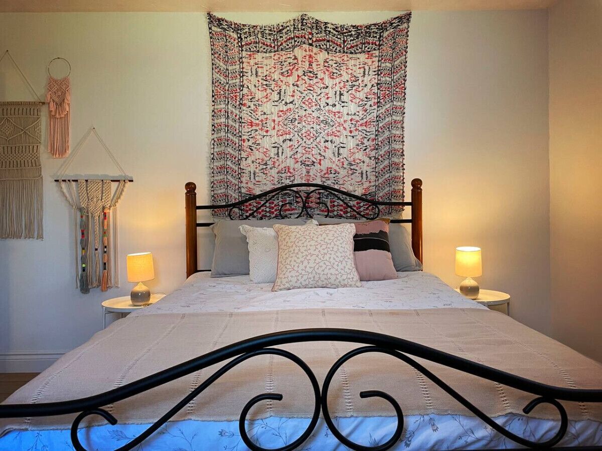 2 室のベッドルーム、WiFi (無料)、ベッドシーツ