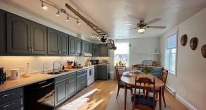 Relax in Style & Comfort in South Bay, PEC