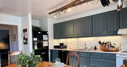 Relax in Style & Comfort in South Bay, PEC