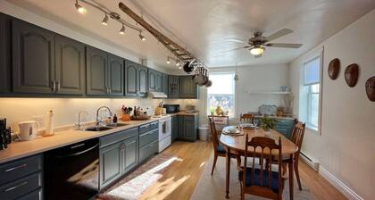 Relax in Style & Comfort in South Bay, PEC