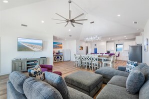 TV - Newly Constructed Gulf View Beach House with Private Heated Pool (Dauphin Island)
