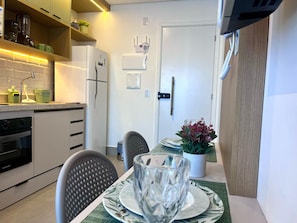 Lägenhet | Eget kök | Stort kylskåp, mikrovågsugn, ugn och mixer