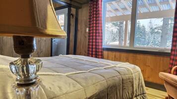 2 bedrooms, travel crib