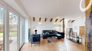 Smart TV, fireplace, books - Gulfhof-ferien Briese Ferienwohnung Döschdeel - Urlaub im Historischen Denkmal (Großheide)