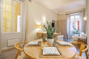 Dining - Elegant flat with AC, heart of Nice (Nice)