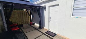 Terrace/patio - Apt Hollywood Fl close to Hard Rock Stadium and Hard Rock Casino Guitar Hotel (Hollywood)