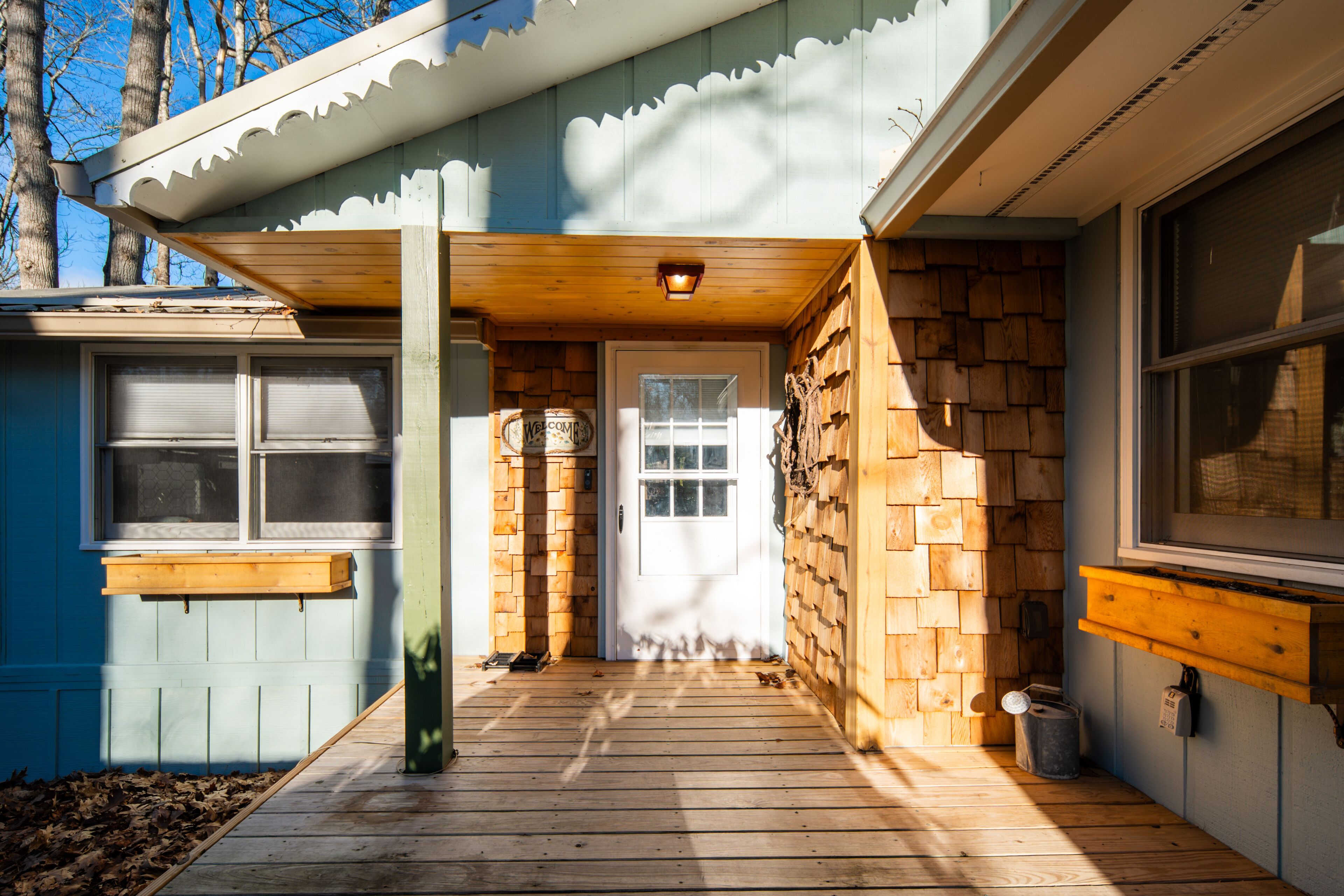 Summer Cabin Retreat: Great location, pool, golf course, fishing, access Pets OK