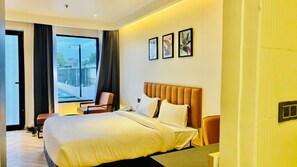 Premium bedding, minibar, in-room safe, desk - Vintclub Resort (Lucknow)
