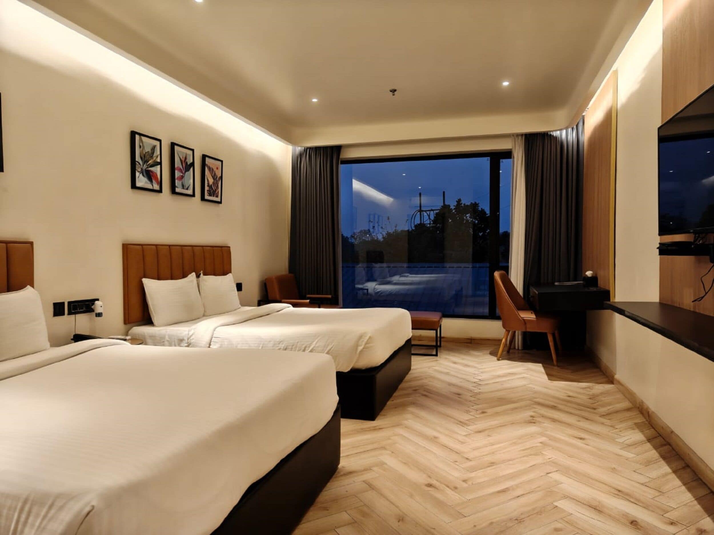 家庭客房 | 高級寢具、迷你吧、客房內保險箱、書桌